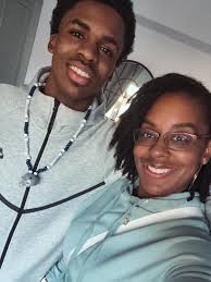 Happy 19th birthday, Drew! Your wit, heart and dedication are qualities  that make you shine. Love you more than you know. 🩵