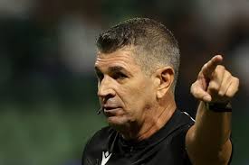 Quem são os jovens zagueiros que Roger deverá ter como opções contra o  Cruzeiro