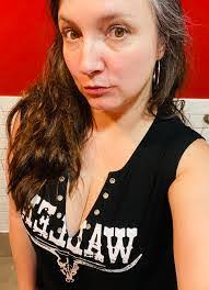 Candy Tilley's Instagram, Twitter & Facebook