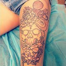 Love This Traditional Skull Snake And Flower Tattoo Girl Thigh Tattoos Thigh Tattoo Traditional Tattoo