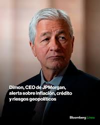El CEO de JPMorgan, Jamie Dimon, advirtió sobre la complacencia ante una  serie de riesgos, citando desde la inflación y los diferenciales de crédito  hasta la geopolítica. Para saber más sobre lo