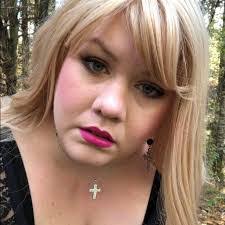 Victoria Hammond's Instagram, Twitter & Facebook