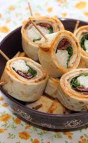 Recette Maki Wrap Au Poulet Tomates Sechees Et Roquette En Video Recette Wraps Poulet Recette Maki Recette Wrap