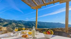 La casa principal consta de 2 amplios. Casas Rurales Baratas Para Pasar La Navidad En Malaga La Cabana En El Bosque