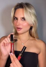 ¿Labial que dura? Favia Arévalo probó los Power Stay de Avon. Spoiler:  ¡siguen intactos! 🔥 #PowerStayAvon #LabialesAvon