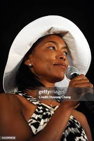 31 Angela Earls Photos & High Res Pictures