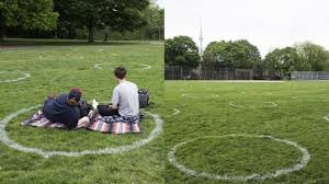 The western boundary of the park is crawford street, several hundred feet before crawford intersects with dundas st. Trinity Bellwoods Park Is Getting Social Distancing Circles Narcity
