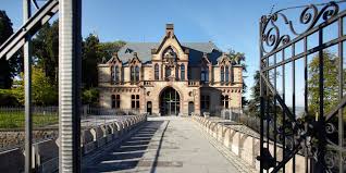 Der drachenfels ist ein berg im siebengebirge am rhein zwischen königswinter und bad honnef. Home