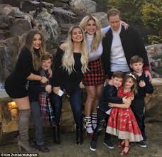 The real housewives of atlanta alum, 40, took to instagram on tuesday, december 11, to share a photo of kash sitting in his booster seat. Kim Zolciak Shares Family Photo With Husband Kroy And Six Children On Instagram Daily Mail Online