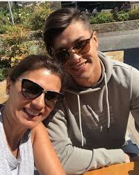 Sanchez will move to the etihad stadium and reunite with manager pep guardiola, who worked with him at barcelona, according to chilean journalist fernando solabarrieta (h/t charles watts of. Ivette Vergara Y Fernando Solabarrieta Nuevamente Le Dicen Adios A Su Hijo Nicolas M360 Cl