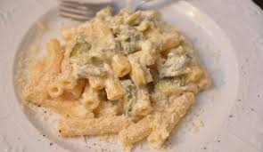 Unire la panna, mescolare bene e coprire. Pasta Zucchine Pecorino E Panna Cremose E Pronte In 10 Minuti