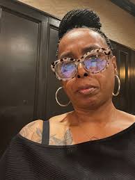 Gia Sanders's Instagram, Twitter & Facebook