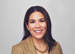 Laura Trumbull's Instagram, Twitter & Facebook