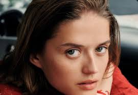 Diane Lima lança "Negros na piscina", onde debate a arte contemporânea  brasileira