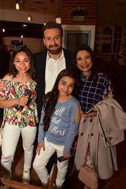 وشارك نضال الشافعى فى موسم رمضان الماضى بعملين؛ الأول مسلسل هجمة مرتدة من تأليف باهر دويدار وإخراج أحمد علاء الديب، وبطولة كل من أحمد عز، هند صبري، ماجدة زكي، هشام سليم، صلاح عبد الله، ندى. Ø¨Ø§Ù„ØµÙˆØ± Ø£Ø³Ø±Ø© Ù†Ø¶Ø§Ù„ Ø§Ù„Ø´Ø§ÙØ¹ÙŠ ØªØ³Ø§Ù†Ø¯Ù‡ ÙÙŠ Ø§Ù„Ø¹Ø±Ø¶ Ø§Ù„Ø®Ø§Øµ Ù„Ù€ Ø¶ØºØ· Ø¹Ø§Ù„ÙŠ Ø®Ø¨Ø± ÙÙŠ Ø§Ù„ÙÙ†