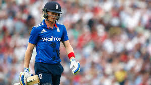England's sam billings sprained his collar bone joint while fielding during the first odi against india at the maharashtra cricket association stadium on tuesday. Sam Billings Keen To Establish Cricket Career In Old Trafford After Giving Up On Football Cricket Country