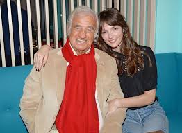 The son of the renowned french sculptor paul belmondo, he studied at conservatoire national superieur d'art dramatique (cnsad); Jean Paul Belmondo Ses Petits Enfants Victor Et Annabelle Assurent La Releve