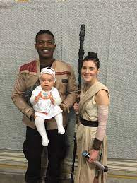 From Jakku To Salt Lake Comic Con Talking With The Internet S Favorite Real Life Finn And Rey Starwars Com