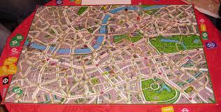 Scotland yard won the spiel des jahres award in 1983 and has been printed several times in many languages. Mit Whatsapp Und Eswe Ticket Real Life Scotland Yard Kommt Nach Wiesbaden Sensor Magazin Wiesbaden Fuhle Deine Stadt