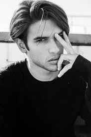 Le tendenze per capelli lunghi lisci, ricci, mossi, scalati, legati, rasati e non solo. Tagli Capelli Medi Uomo 2017 Foto 7 40 Qnm