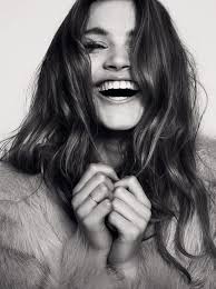 Black And White Photo Woman Smiling 20 Quotes That Every 20 Year Old Needs To Read Portrait Beautiful Smile Beauty