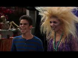 Jessie, une jeune fille candide, décide de q. Jessie Saison 3 Episode 1 La Soiree D Halloween 5 6 Youtube