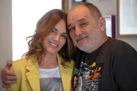 Ladje lome, sta srce zna o tome srce je ludi husar, pijan i mlad i te sam noci preplivao dunav, dubok i. Balasevica Su Pitali Da Li Je Ljubav Sa Oljom Izbledela Tokom Godina A Odgovor Ce Svima Izmamiti Osmeh Voleo Bih Da Je Opet Cekam