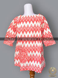 Mulai dari komposisi warna dan juga desain, pakaian batik adalah pilihan terbaik untuk menghadiri. Jual Model Baju Batik Modern Anak Perempuan Zigzag Pink Thebatik Co Id