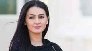 احتفل الفنان الاماراتي حبيب غلوم بعيد ميلاد زوجته الفنانة البحرينية هيفاء حسين الـ41، حيث فاجأها بحفل خلال تواجدهما في احد الفنادق في دبي. Ù‡ÙŠÙØ§Ø¡ Ø­Ø³ÙŠÙ† Ø¥Ø´ØªÙ‡Ø±Øª Ø¨Ù€Ø§Ù„Ù„Ù‚ÙŠØ·Ø© Ù‚Ø¨Ù„Øª Ø£Ù† ØªÙƒÙˆÙ† Ø§Ù„Ø²ÙˆØ¬Ø© Ø§Ù„Ø«Ø§Ù†ÙŠØ© Ù„Ù€ Ø­Ø¨ÙŠØ¨ ØºÙ„ÙˆÙ… ÙˆØ§Ø¹ØªØ²Ù„Øª Ø«Ù… ØªØ±Ø§Ø¬Ø¹Øª