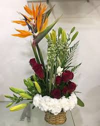Send Birthday Flowers With Online Delivery In Pune Blooms Only Are Specialized Birthday Flower Delivery Birthday Flowers Arrangements Birthday Flowers Bouquet