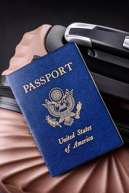 International passport of a usa citizen on a suitcase | Premium Photo