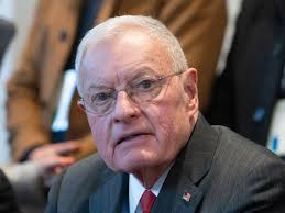 USAs nye utsending til Norge: Han er en venn av Biden. Hun gikk på skole  med Trump.