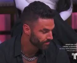 Manelyk Se Besa Con Adriano En Los 50