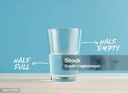 245,400+ 項半分滿照片檔、圖片和免版稅影像- iStock