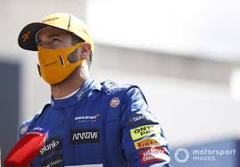 Mclaren are in talks with red bull's daniel ricciardo about driving for them in formula 1 next year. H0h54ua97pxxim