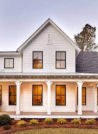 I also like the white windows with the white siding that creates this. Pin On Farmhouse Love