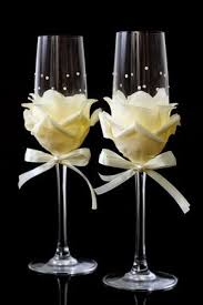 как сделать бокалы на свадьбу своими руками жених и невеста S Pomoshyu Dizajnera Svety Aleksandrovoj Svadba Novogo Kaliningrada Ru Pokazhet Kak Ukra Ukrashennye Vinnye Bokaly Svadebnye Podelki Ukrashennye Vinnye Butylki