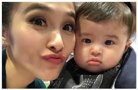 Lucunya Gaya Anak Sandra Dewi saat Naik Motor, Jadi Pengen Bonceng