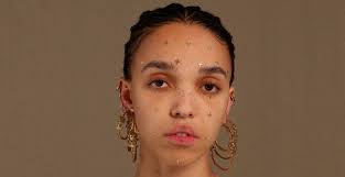 Camila cabello came under fire for racists posts on her old tumblr page and issued an apology via instagram stories. Fka Twigs Meldet Sich Zuruck Neue Single Und Konzert Im Mai 2019 In Berlin