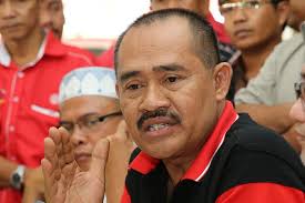 Paintings allegedly showing backs of royalty an 'insult', say Malay groups 