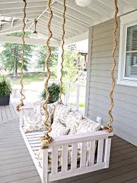 Hgtv Prasentiert Verschiedene Gartenschaukeln In Hinterhofen Gartenschaukeln Hinterhofen Prasentiert Verschied Verandaschaukel Veranda Design Terrasse
