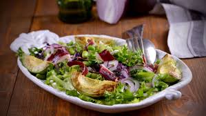 Estas recetas navideñas con pollo tan deliciosas como económicas te harán darle una renovación a tu recetario. Mi Ensalada Facil De Invierno Blanca Mayandia Receta Canal Cocina En 2020 Ensaladas Faciles Ensaladas Ensaladas Con Queso De Cabra