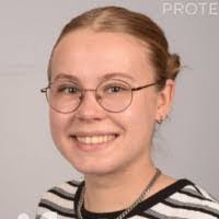 Lizzie Cherry's Instagram, Twitter & Facebook