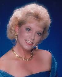 Molly Wellman's Instagram, Twitter & Facebook