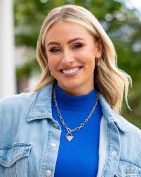 Jaclyn Garrett's Instagram, Twitter & Facebook