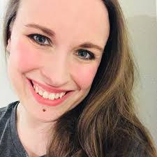 Elyse Russell's Instagram, Twitter & Facebook