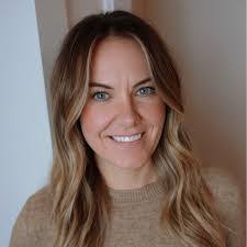 Amanda Pellin's Instagram, Twitter & Facebook