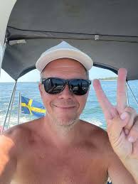 Helgsning från Starfamiljen⭐️💖 Peter fortsätter att slappa och gör absolut  inget vettigt alls🙃 Och Ingemar fortsätter leka i vattnet, men tycker att  han haft för mycket skoj så det börjar bli dags