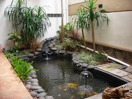 Jika kamu mulai merasa penat karena terlalu lama berada di dalam ruangan, pergi sejenak ke luar rumah, dan nikmati area outdoor hunianmu. Desain Taman Kecil Dalam Rumah Minimalis Supplier Bata Ekspos