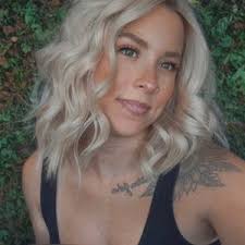 N I K K I 🎀 (@mamanikkiiii)